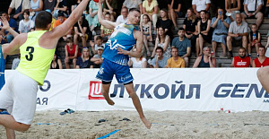 «Виктор» продолжает лидировать в чемпионате по пляжному гандболу 